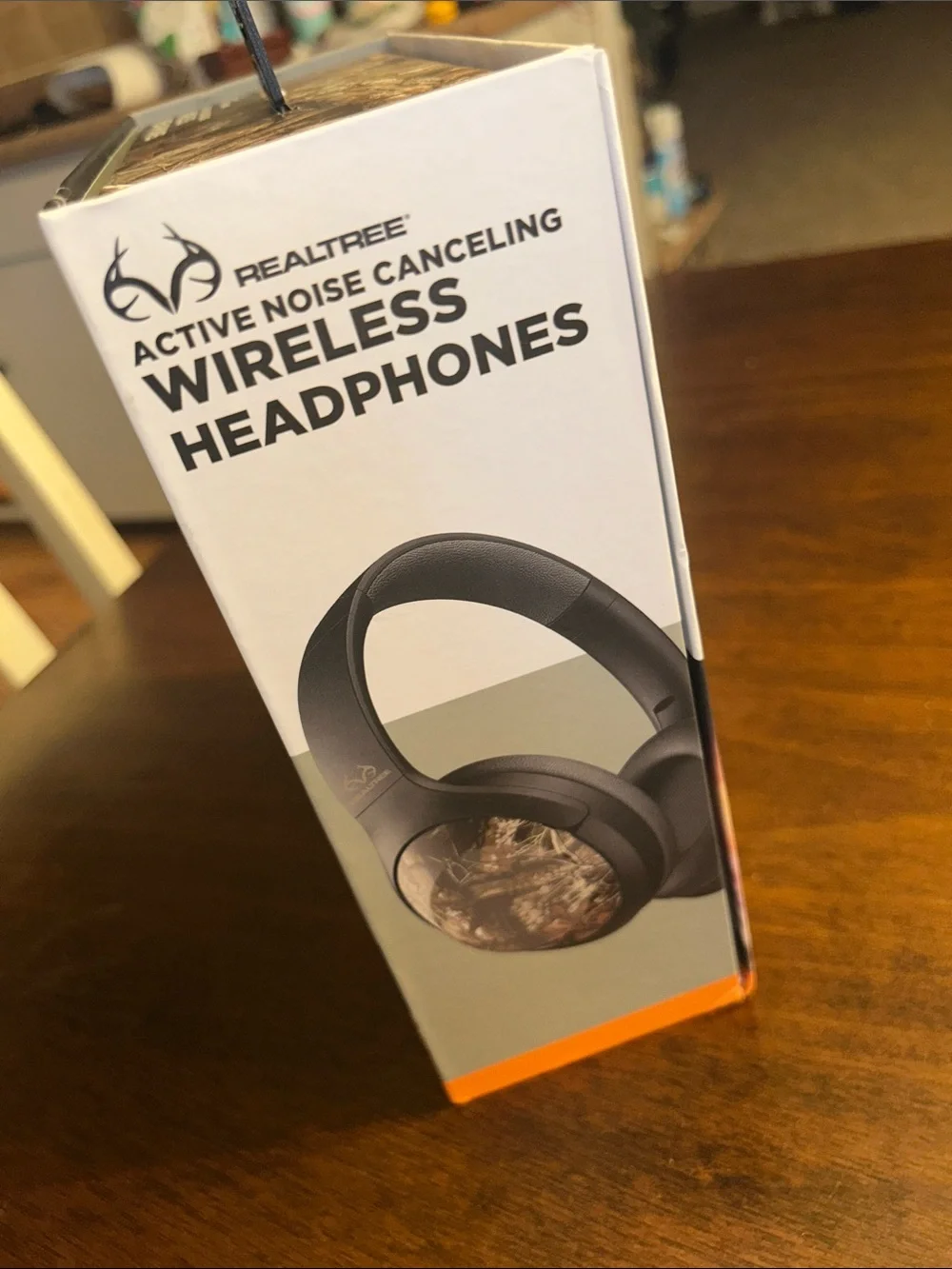 Realtree Camo Wireless Over-Ear Headphones - Black and Brown Camo